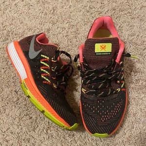 Nike Womens Zoom Vomero 10 - Size 6.5